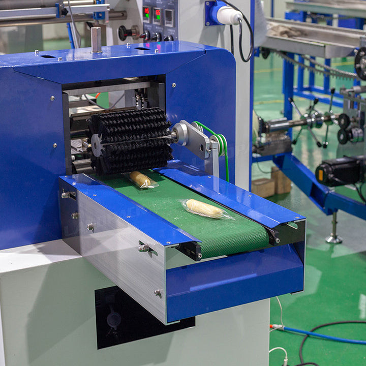 Automatic Packing Caramel Candy Taffy Flow Feeding Wrapping Machine