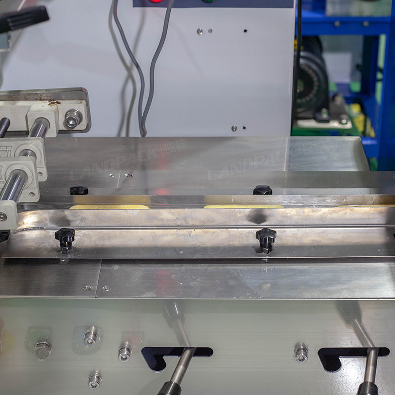 Automatic Packing Caramel Candy Taffy Flow Feeding Wrapping Machine