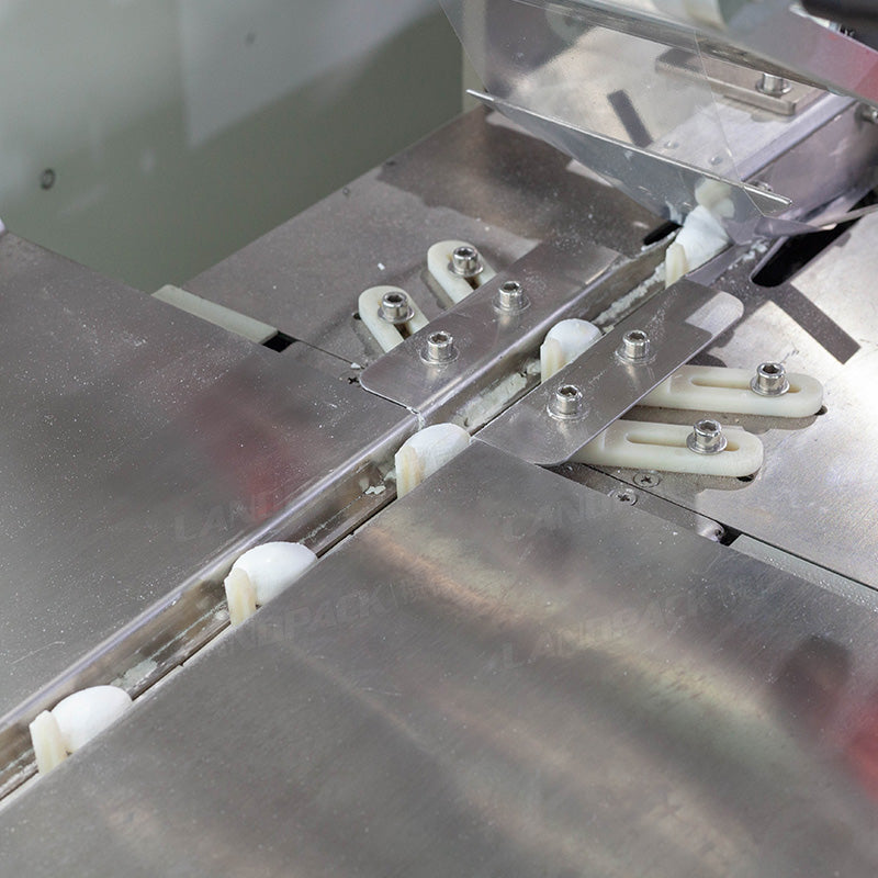 High Speed Candy Flow Wrapping Packing Machine With Turnable Feeder