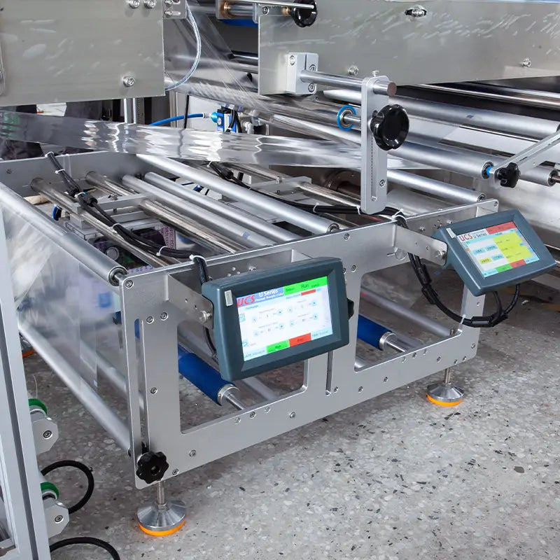 Automatic Celtuce Lettuce Vegetable Flow Wrapping Machine with Hole Punching, Labeling, and Coding