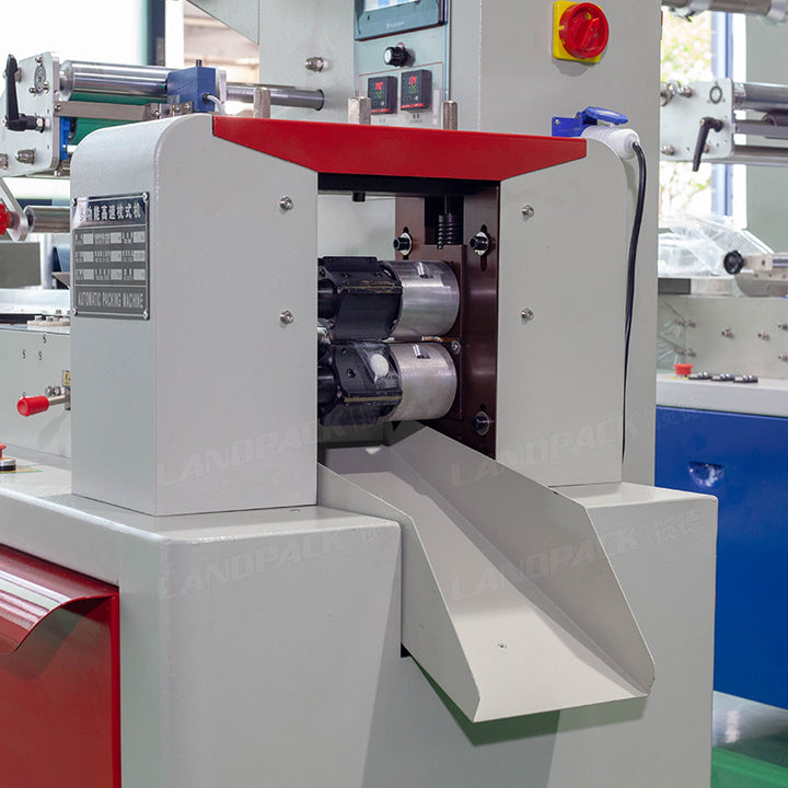 High Speed Candy Flow Wrapping Packing Machine With Turnable Feeder