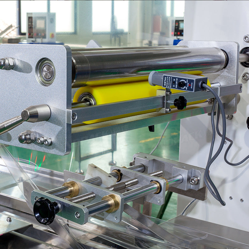 Horizontal Vegetable Fruit Pepper In Tray Packing Machine Flow Wrapping Machine