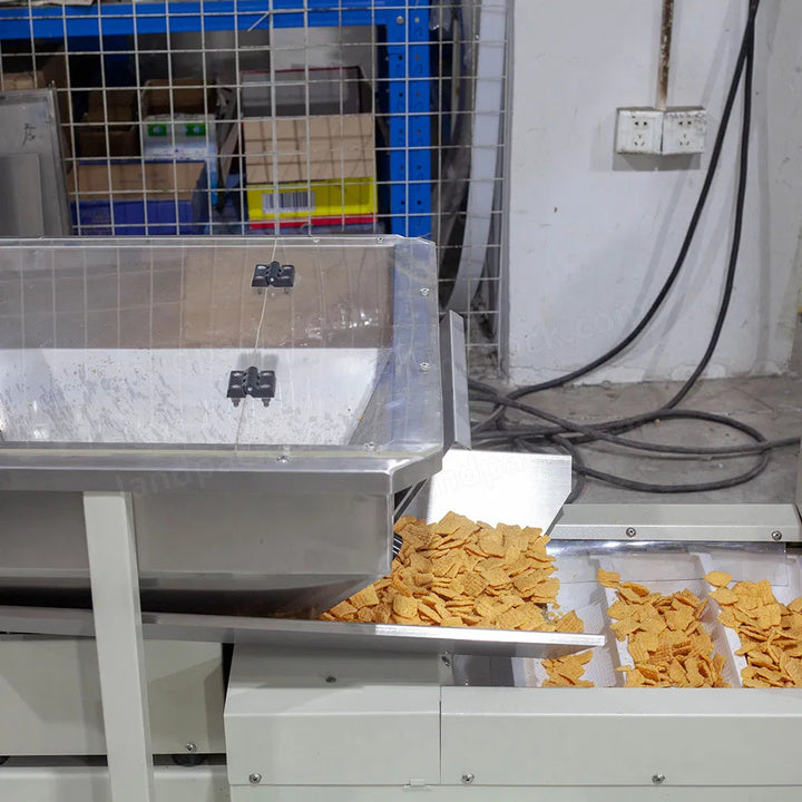 Automatic Cashew Nuts Bean Vertical Snack Food Packing Packaging Machine