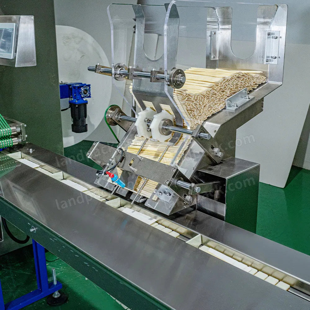 Automatic Feeding Plastic Cutlery Sets Bag Flow Wrapping Packing Machine