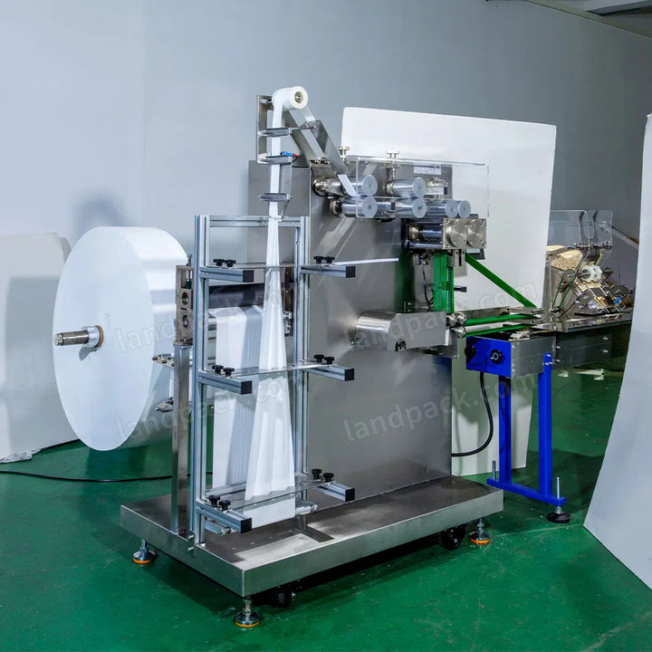 Automatic Feeding Plastic Cutlery Sets Bag Flow Wrapping Packing Machine