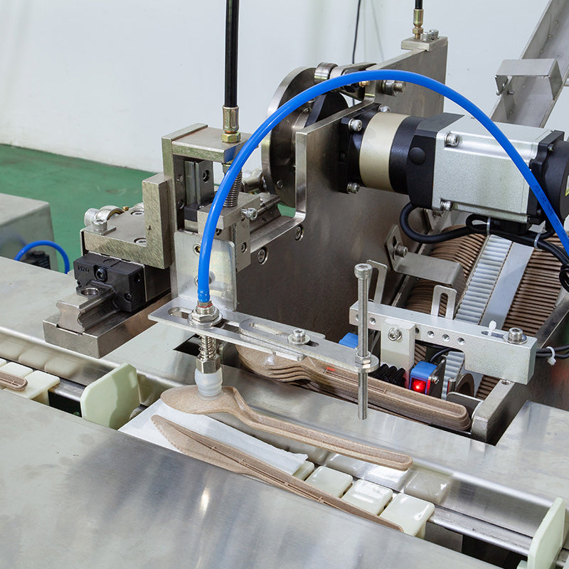 662 Wrapper Full Automatic Cutlery Set Packing Machine for Napkin, Spoon, Fork, Kn ...